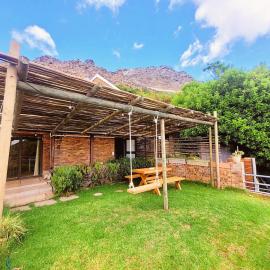 Panoramic Mountain Views Off-Grid Private Bungalow