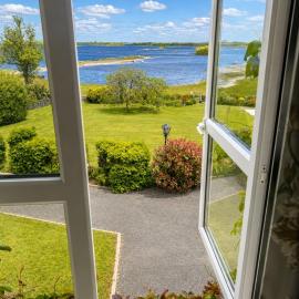 Corrib View Country House, hotel in Killarone