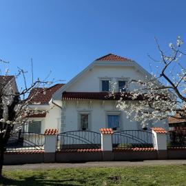 Kovács Vendégház, hotel in Bük