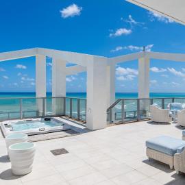 Luxury 7M Penthouse in Amrit 3BR 3BA Over 6000 SF Oceanfront, hotel i Riviera Beach