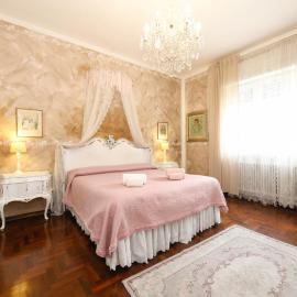 Le Bouganville Apartment- Downtown & close to the beach
