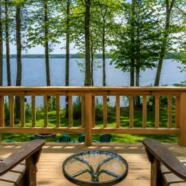 Private Cayuga Lakefront Retreat DockWine Trail, hotel di Ovid