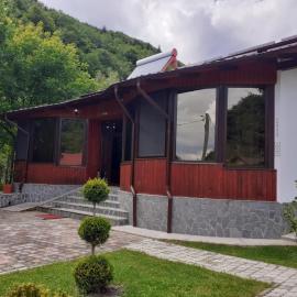 La Păstrăvărie ,,Casa Iov,,, hotel sa Moroeni