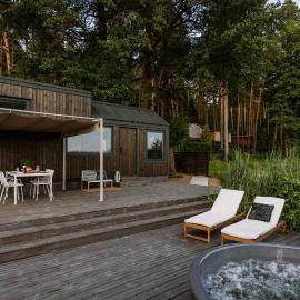 Mini Lake House - domek nad samym jeziorem – hotel w mieście Rentyny