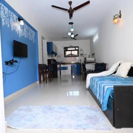 400 m from thE beach 1bhk โรงแรมในโคลวา
