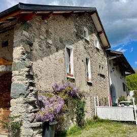 Maison entre lac et montagne