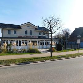 Neue Galerie App 3, hotel in Ahrenshoop