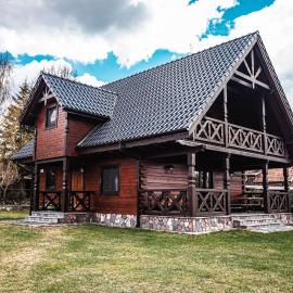 NussDom nad samym jeziorem、Sasek Małyのホテル
