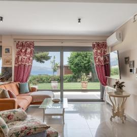 Celeste Sea View Home with Jacuzzi and BBQ，帕薩里迪的飯店