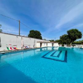 VILLA PRAXEDES con piscina a Nettuno, hotel em Nettuno