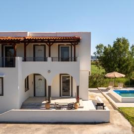 Villa Catina - 3BR Private Pool Near Marmari Beach, Hotel in Linopótis