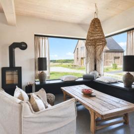 Ferienhaus Seeadlerlodge - Vogteihof am Bodden、ベルゲン・アウフ・リューゲンのホテル