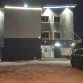Edo Global Hotel & Suites, hotel di Benin City