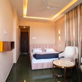 Buransh Stays By Comfort Livingg، فندق في Bhowāli