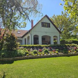 Waterside Cottage, hotel in Nagyrév