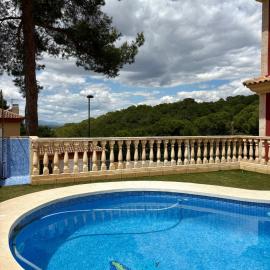 Villa El Vedat, casa con piscina cerca de Valencia, מלון בטורנט