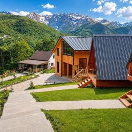 Guest House Astrit Villi, hotel i Theth