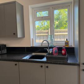 Gatwick 2 Bed Apartments Free Parking, hotel u gradu Horley