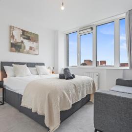 Modern Heathrow Apartment Sleeps 6, hotel a Heston