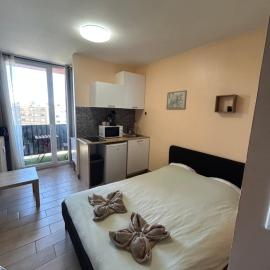 Magnifique studio neuf avec balcon, хотел в Laxou