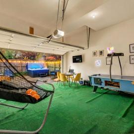 Ohio City Games Hottub Parking Modern、クリーブランドのホテル