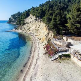 Emerald Apartment Next to the Sea, Elani