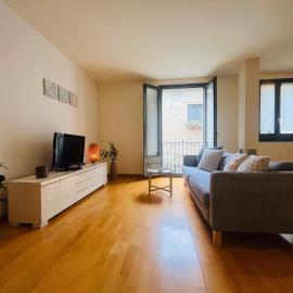 Two bedroom apartment behind the Rambla
