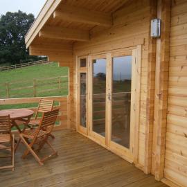 Long Mountain Centre Log Cabins, khách sạn ở Meadowtown