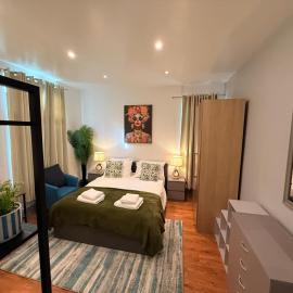 Colourful 2-Bed Flat Near Teesside Uni, hotel en Middlesbrough