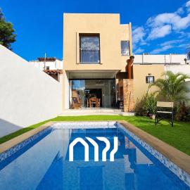 Modern Duplex with Pool in Luque, hotel in Luque