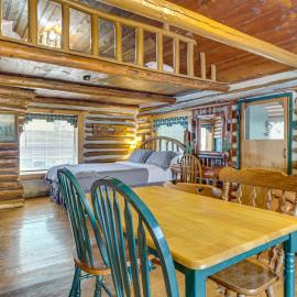 'Cedar Falls Cabin 1' Near Arbuckle Mtn Trails, hotel a Davis