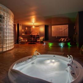 chambre IGNAZIO avec jaccuzi lit rond et jardin