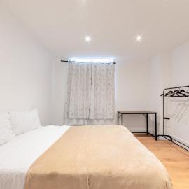Central - Stay 2 - Near Transport - Paid Parking