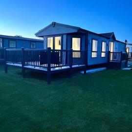 Bridlington Holiday Park Lodge 39 - sleeps 3, hotel in Carnaby