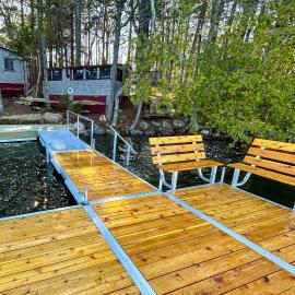 Peaceful 2BR Lakefront Cabin w/ New Dock, hotel u gradu Pretty Marsh
