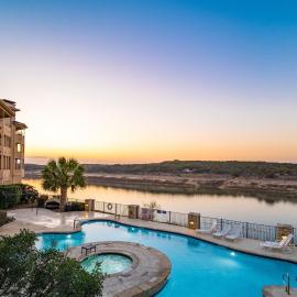 Color Pop by the Pool, hotel in Lago Vista