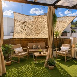 Duplex con terraza a 5 min de Sevilla centro, hotell i Camas