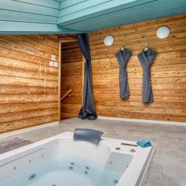 chambre AZZURO avec jacuzzi lit rond et jardin