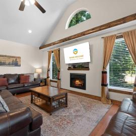 Hickory Hideaway with Communal Pool Access, hotel in Hollister
