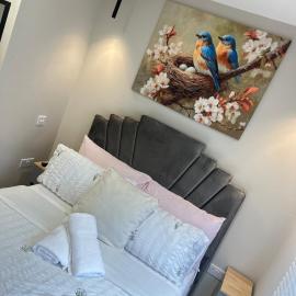 Modern Serene Apartments Near O2 & Central London with Free On-Site Parking and Baby Cot, hotel Londonban