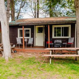 Ambleside - 2-Bedroom Cottage #8, hotel en Kawartha Lakes