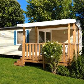 Mobil Home Cosy proche Europa park &Colmar-2 chambres-Clim، فندق في بييسهايم