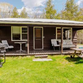 Ambleside - 2-Bedroom Cottage #10, hotel en Kawartha Lakes