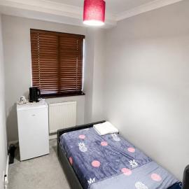Your Little Home Away From Home, hotel in Hornchurch