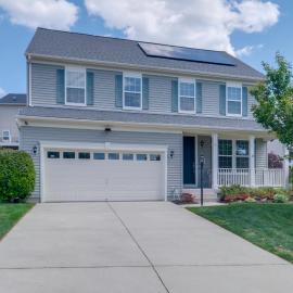 Easy Hwy Access to DC! Family Home w/ Deck & Yard, hotel in Woodbridge