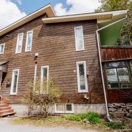 Spacious 3-Bedroom Main House in Bobcaygeon #12, hotel in Kawartha Lakes