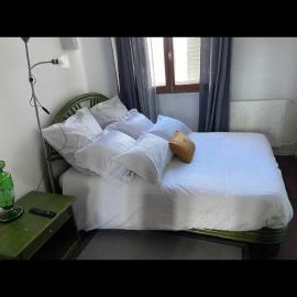 chambre Cosy et Chambre Sam, hotel in Rosny-sous-Bois