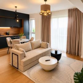 Luxury Boutique Apartment, hotel din Tunari