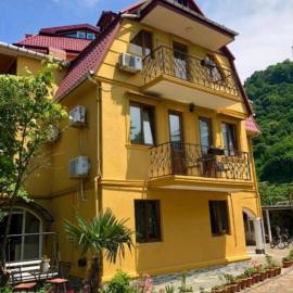 Deluxe Family Stay Near The Beach, hotel din Kvariati