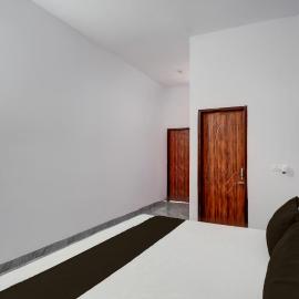 Hotel O by OYO Kings Guest House, хотел в Rāmpur